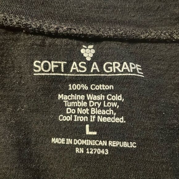 NHL Pittsburgh Penguins- BUNDLE! Bucket Hat & 2 Women’s V Neck T-Shirts- Size L - Picture 9 of 10